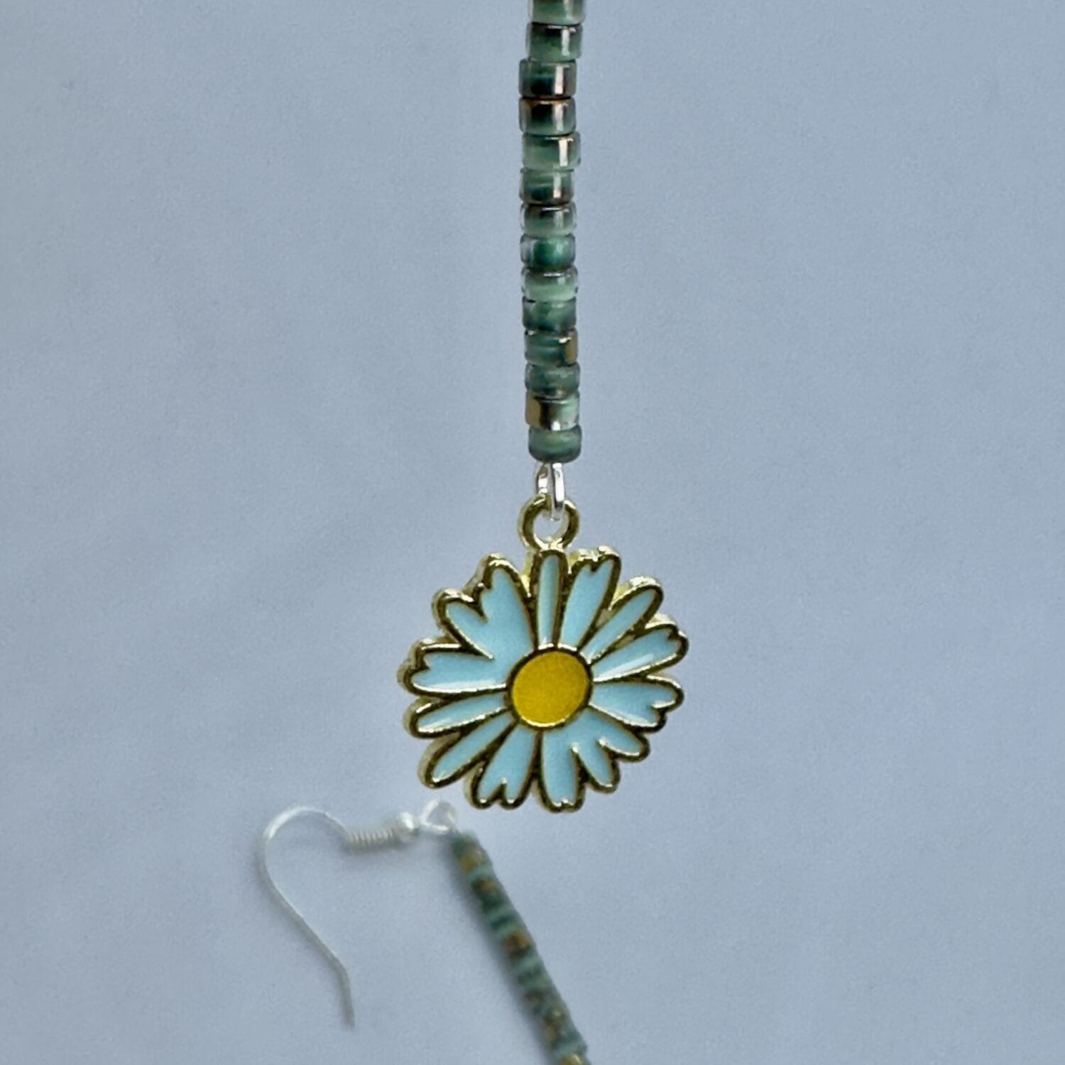 Handmade beaded daisy earrings-2